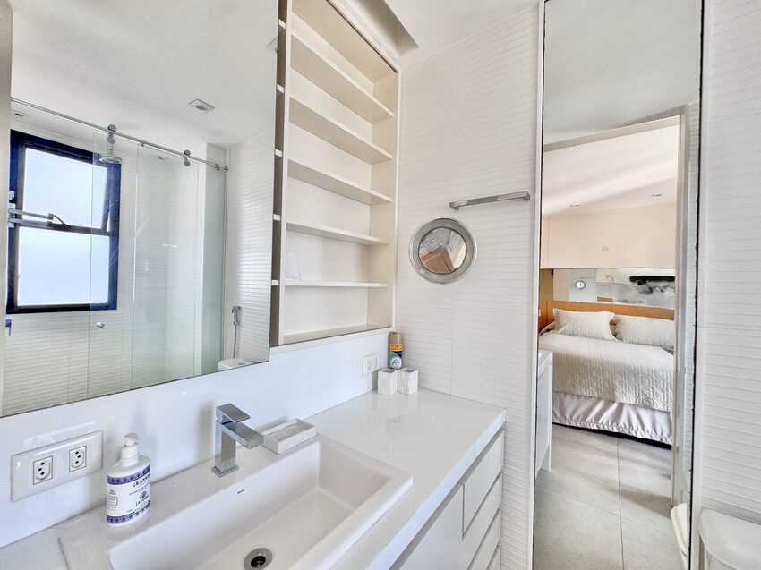 Bathroom leblon monsieur le blond