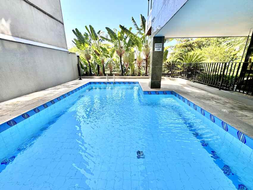 Swimming pool leblon monsieur le blond